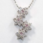 K18ホワイトゴールド　ダイヤ0.44ｃｔ付き　花モチーフデザインネックレス